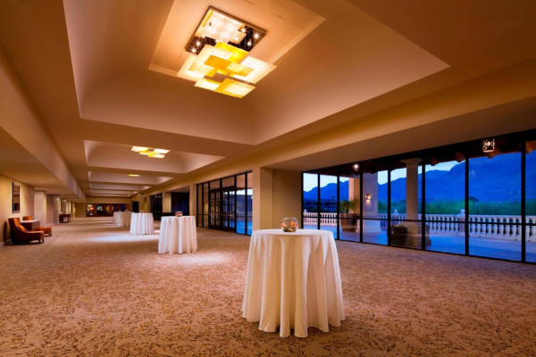 tuswi-foyer-5969-hor-clsc-reduced1 The fitness center in the hotel in San Antonio